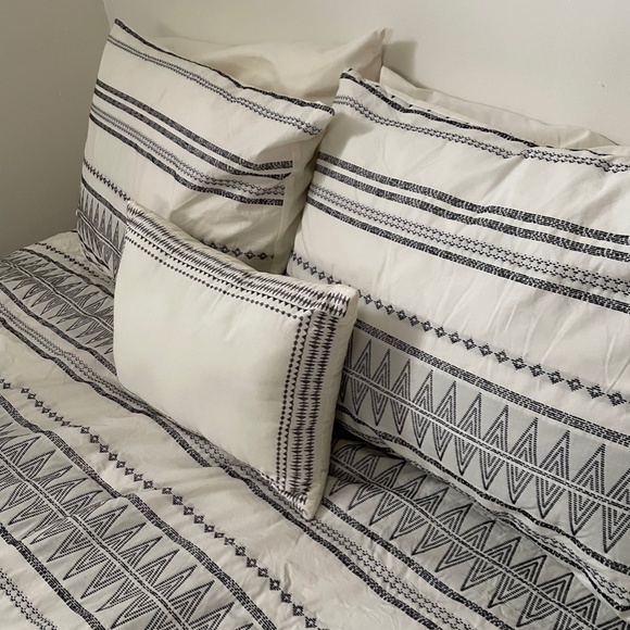 TRADED-Threshold Geometric Tribal Bedspread Set - Picture 4 of 6